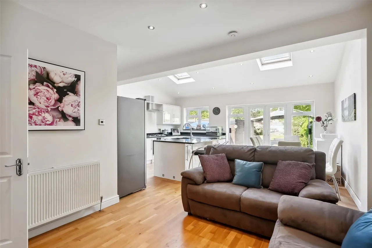 Sixth Cross Road, Twickenham, TW2 5PD, photo 4