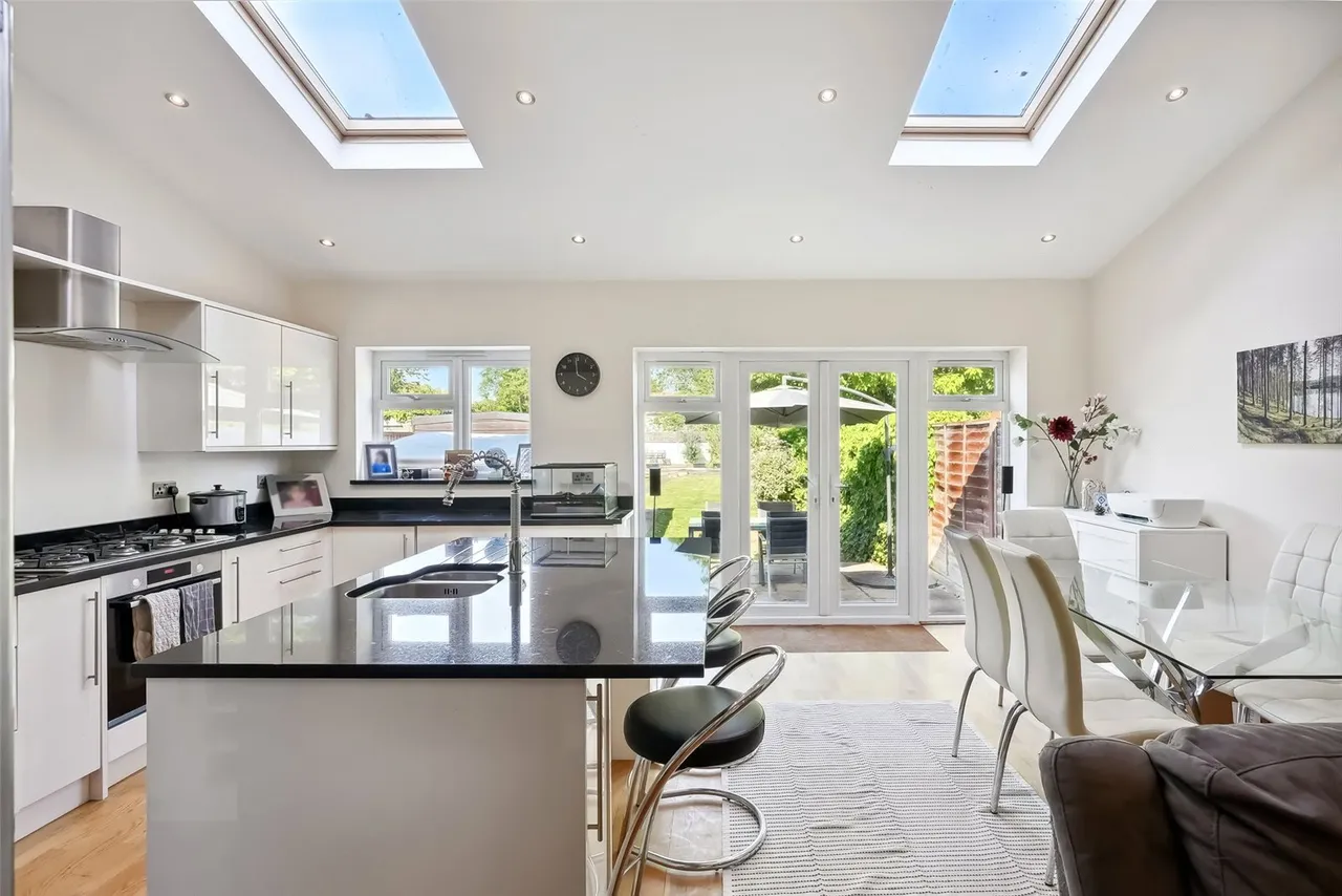 Sixth Cross Road, Twickenham, TW2 5PD, photo 5