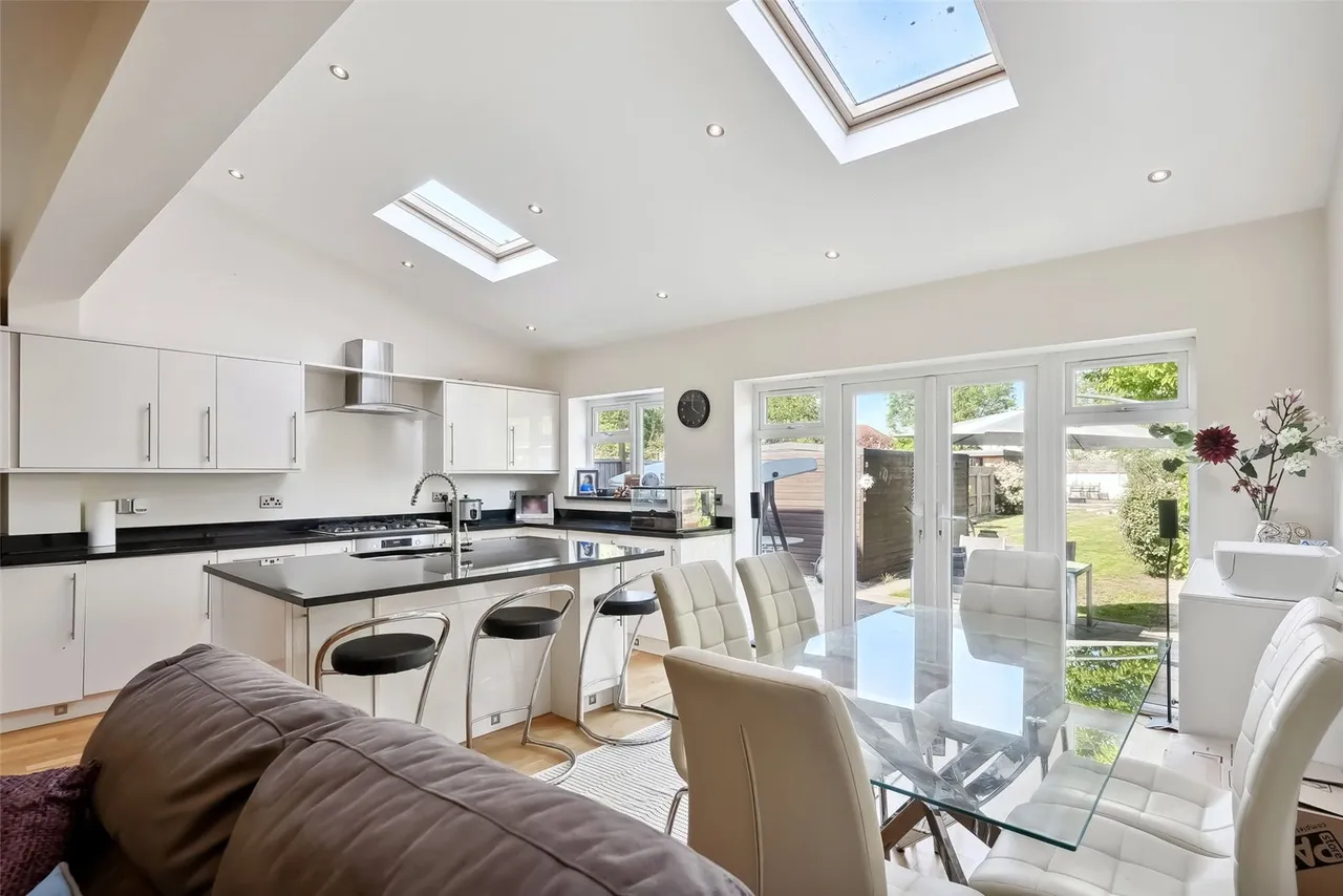 Sixth Cross Road, Twickenham, TW2 5PD, photo 6