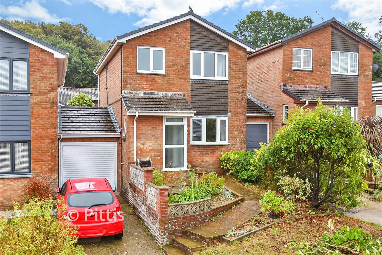 3 bed house for sale, Silver Trees, Shanklin, PO37
