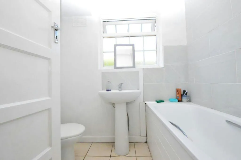 Hither Green Lane, Mountsfield Court, SE13, photo 9