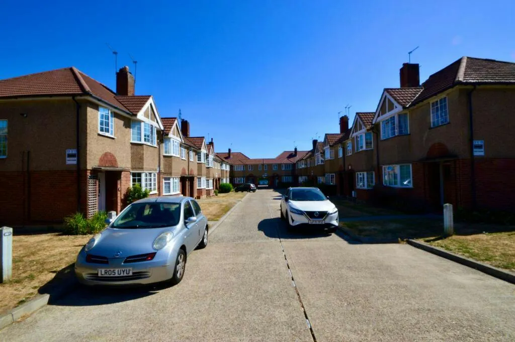 Hither Green Lane, Mountsfield Court, SE13, photo 2