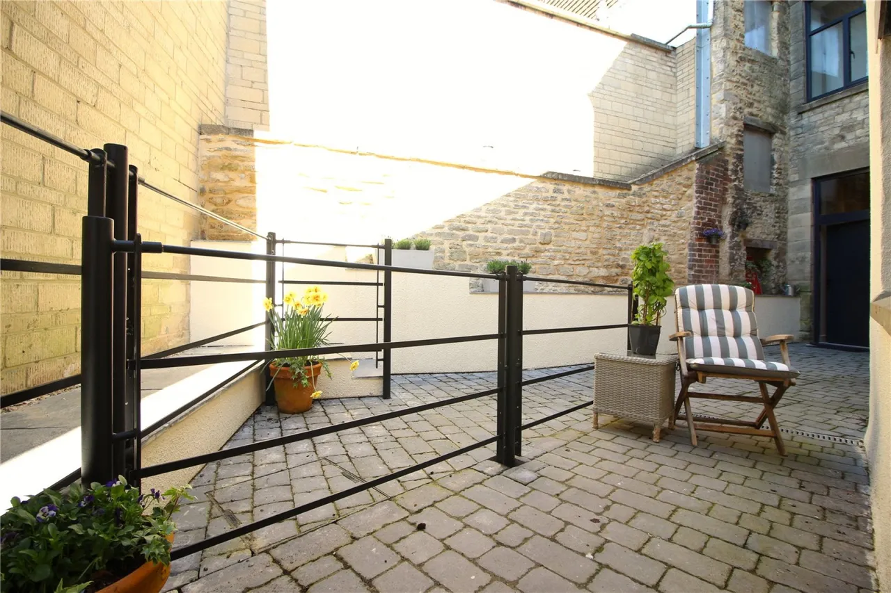 Lewis Lane, Cirencester, GL7, photo 2