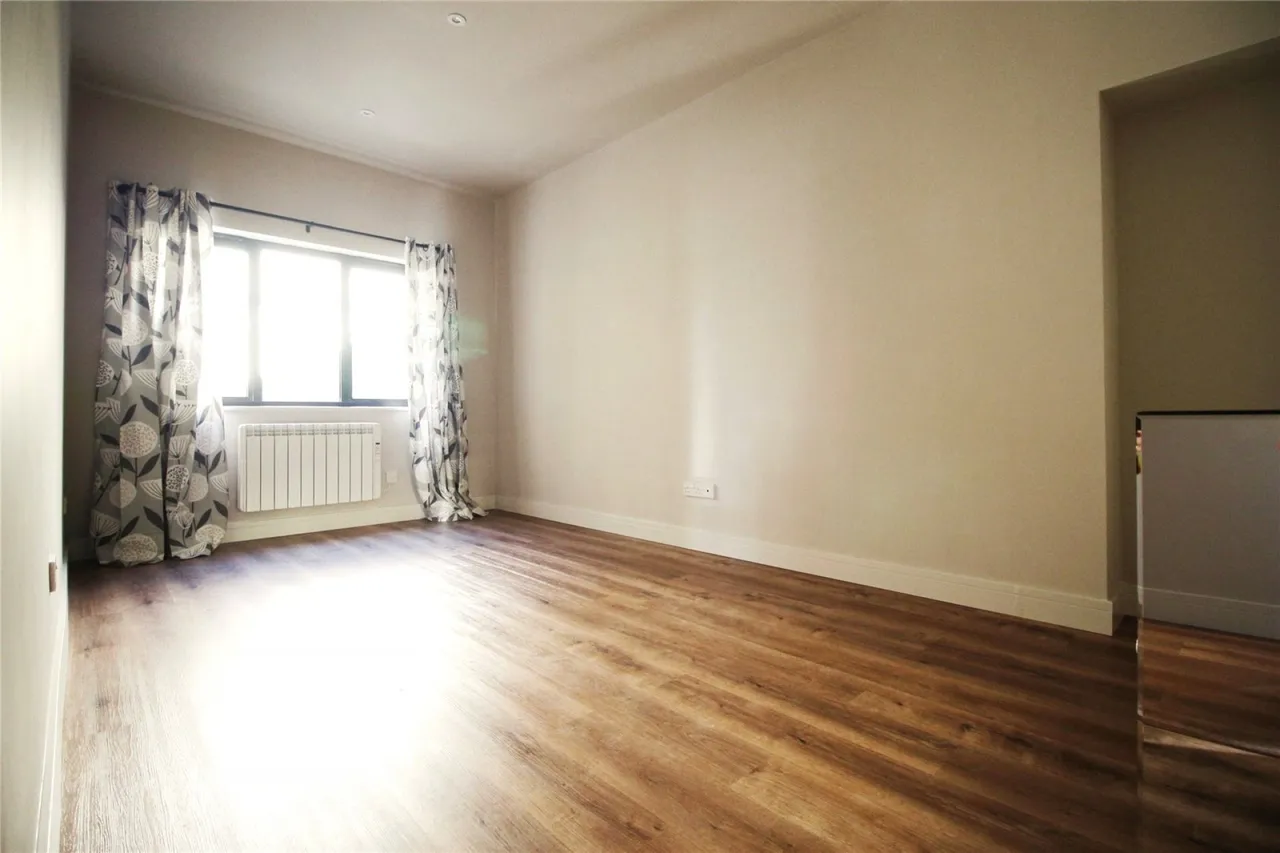 Lewis Lane, Cirencester, GL7, photo 6