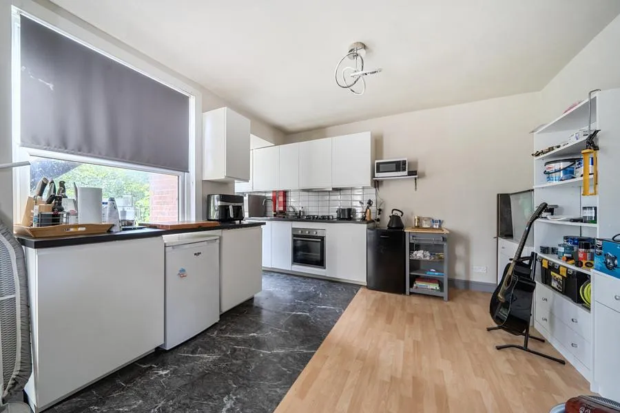 West Wycombe Road, High Wycombe, HP12, photo 7
