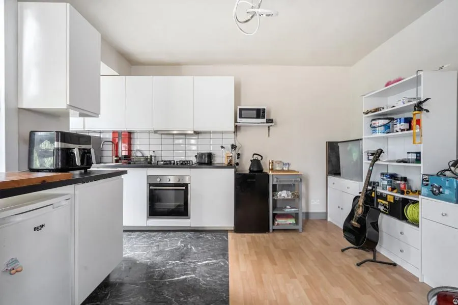 West Wycombe Road, High Wycombe, HP12, photo 3