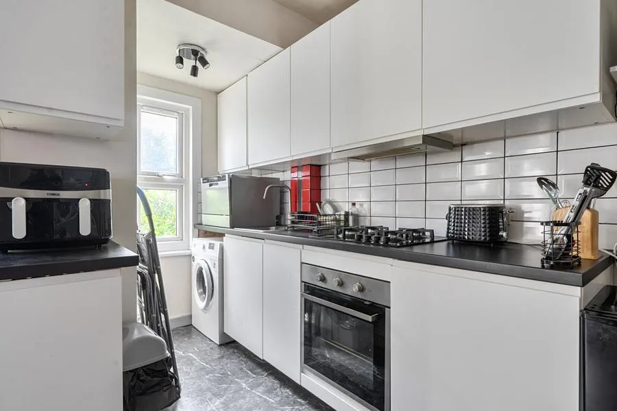 West Wycombe Road, High Wycombe, HP12, photo 9