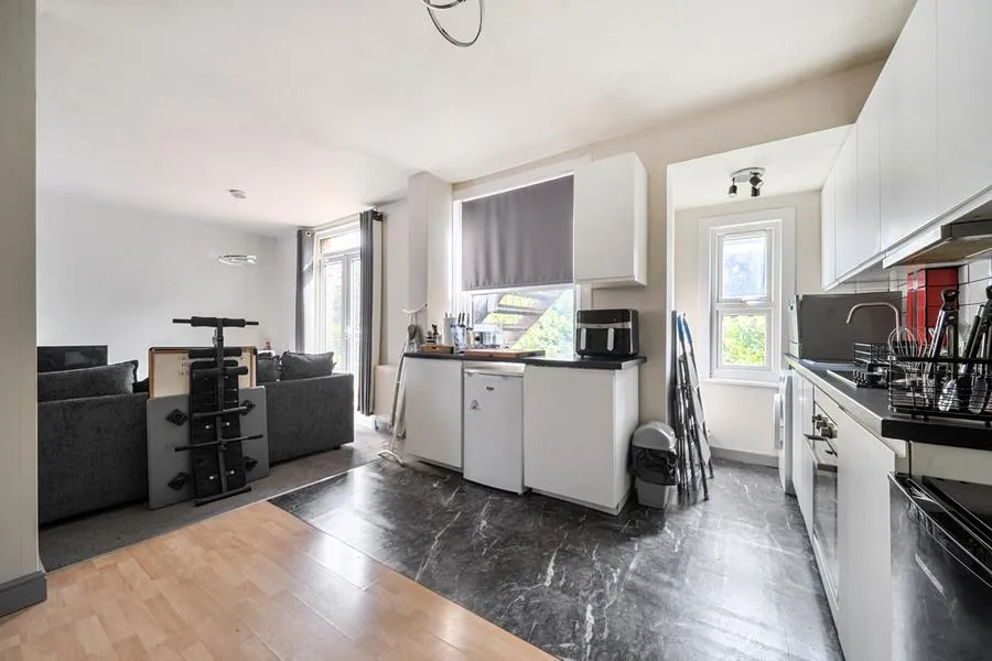 West Wycombe Road, High Wycombe, HP12, photo 6