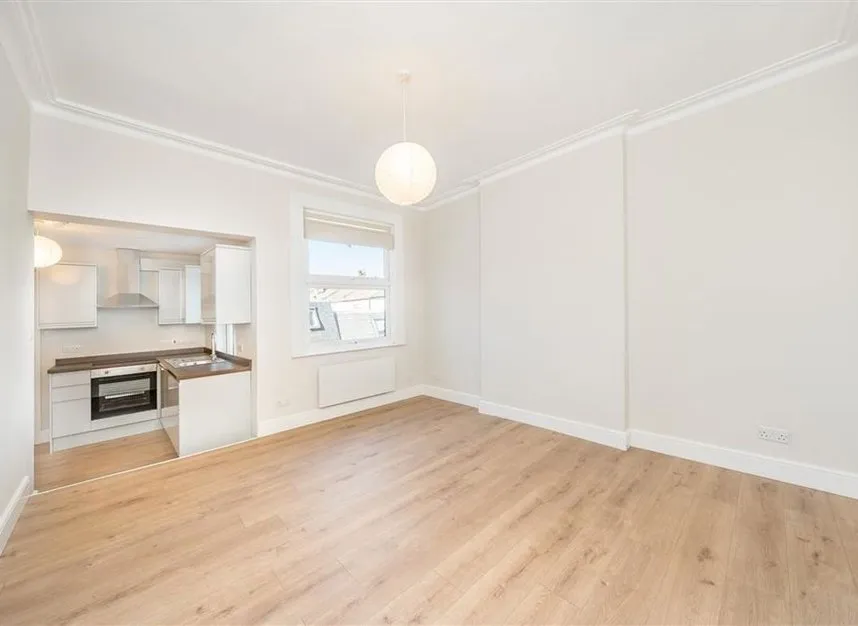 Udney Park Road, Teddington, TW11, photo 2