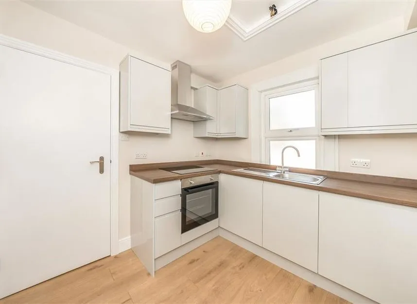 Udney Park Road, Teddington, TW11, photo 3
