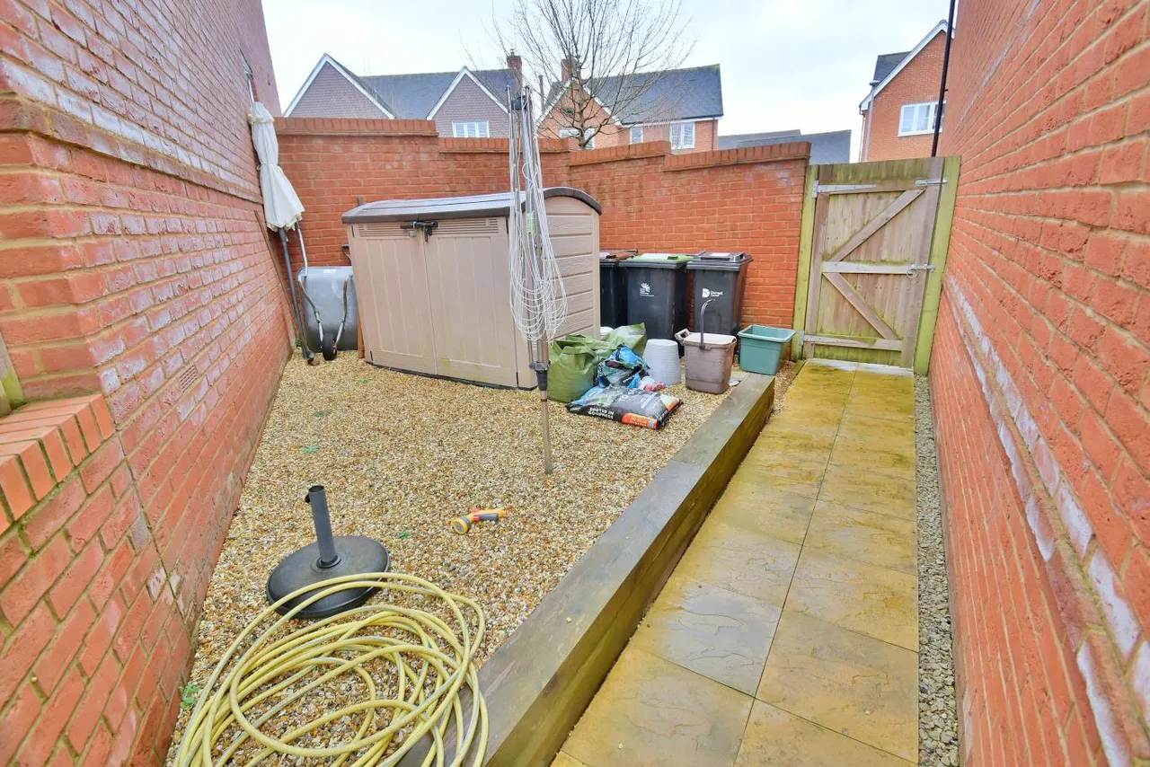 Horseshoe Crescent, BH22, photo 15