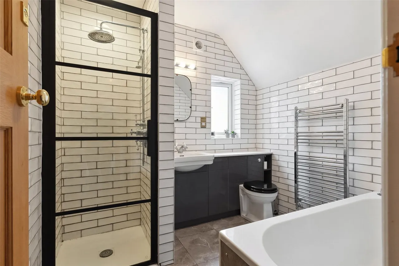 Ormond Drive, Hampton, TW12 2TP, photo 14