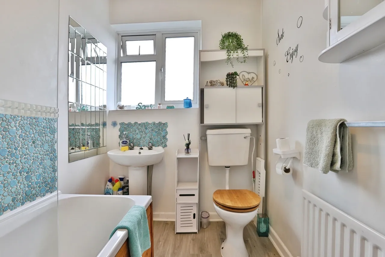 Becher Road, Poole, BH14, photo 5