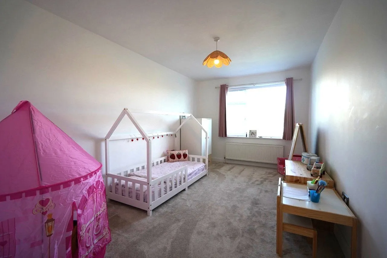 Bretton Road, Ravenshead, NG15, photo 11