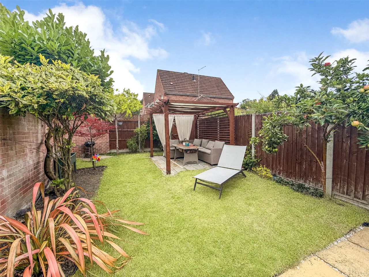 St. Christophers Close, Aldershot, Hampshire, GU12 4XF, photo 2