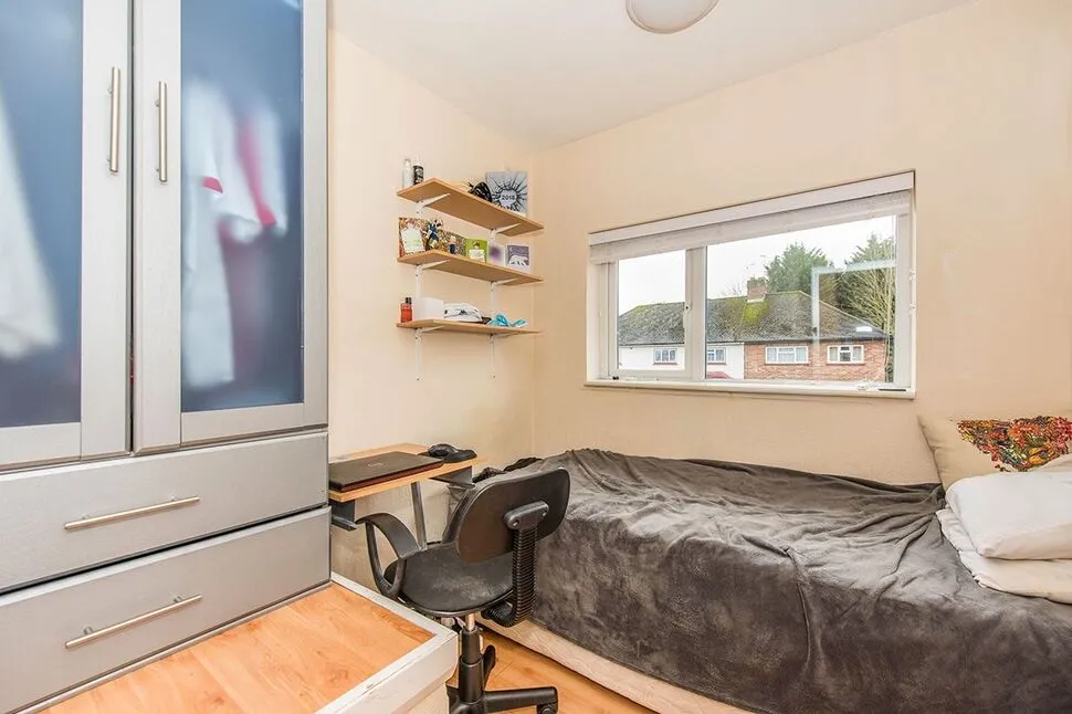 Ripley Avenue, Egham, TW20, photo 8