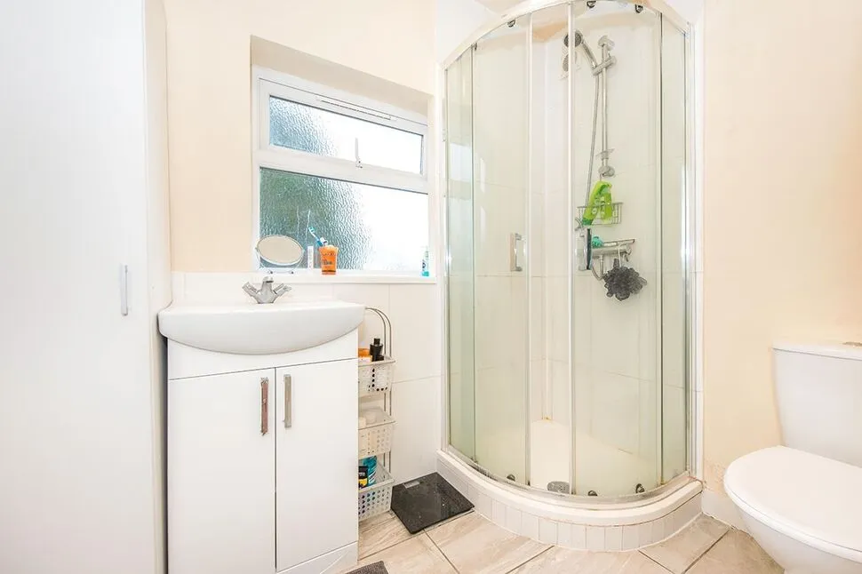 Ripley Avenue, Egham, TW20, photo 6