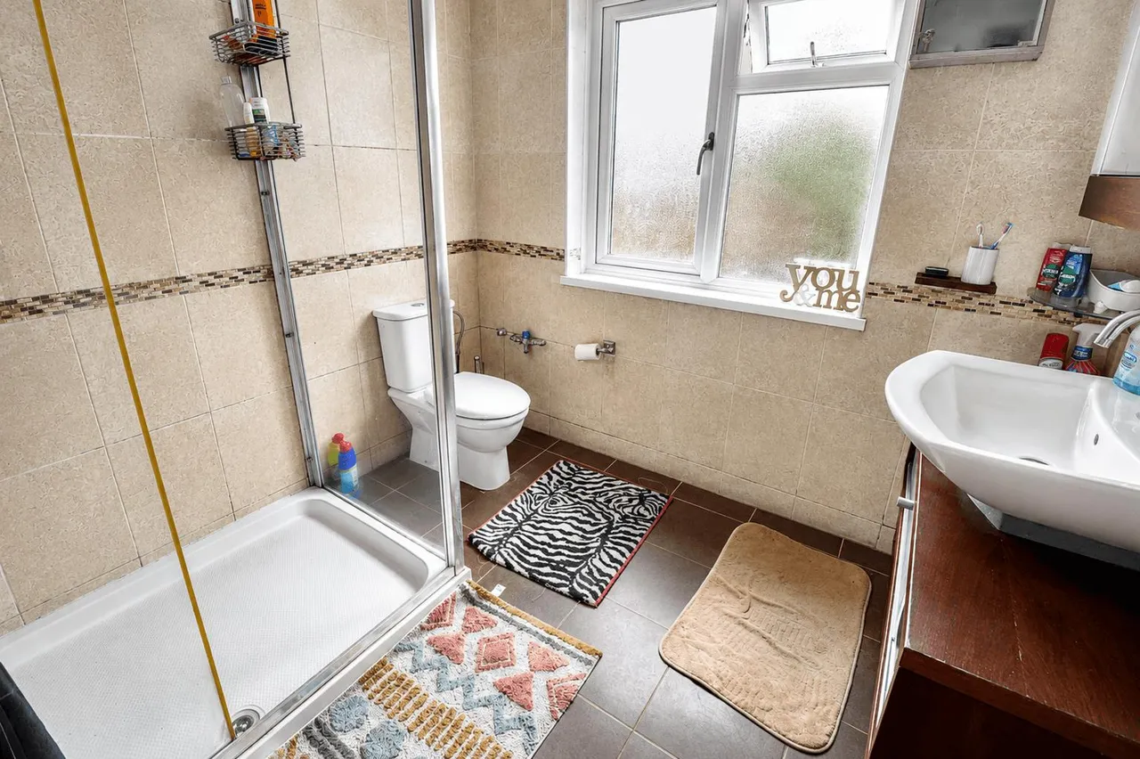 Wyvern Avenue, Leicester, LE4, photo 12