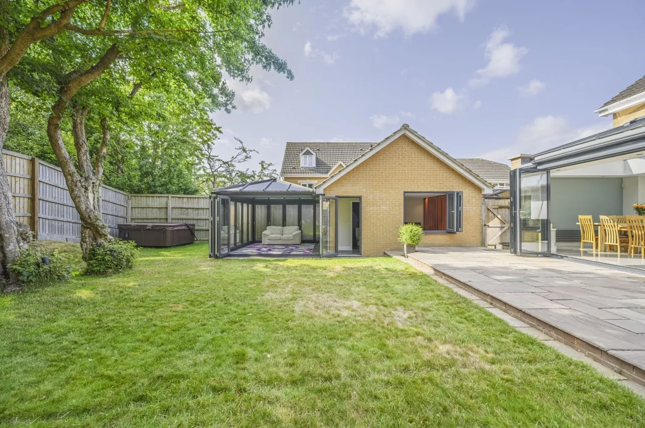 Haywain Close, Swindon, SN25, photo 18