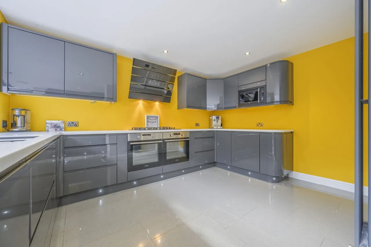 Haywain Close, Swindon, SN25, photo 5