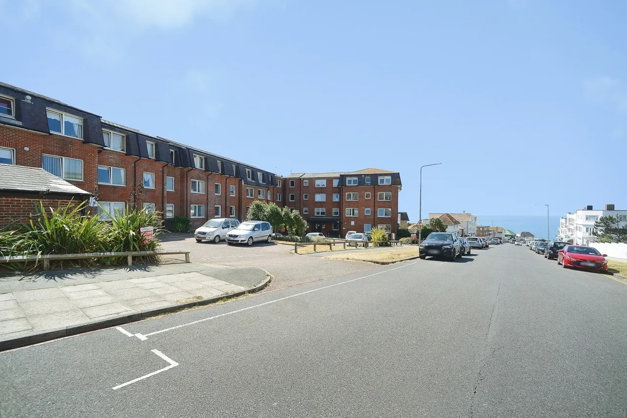 1 bed flat for sale, Longridge Avenue, Saltdean, BN2