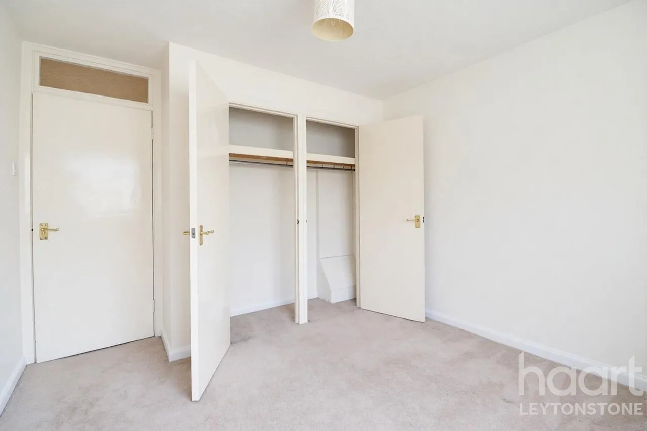 Trinity Close, London, E11, photo 11