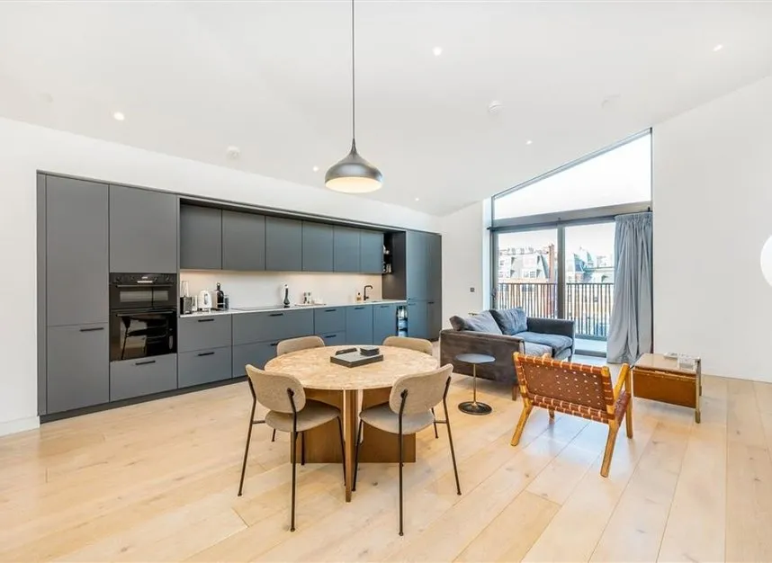 2 bed flat to rent, Ganton Street, Fitzrovia & Covent Garden, W1F