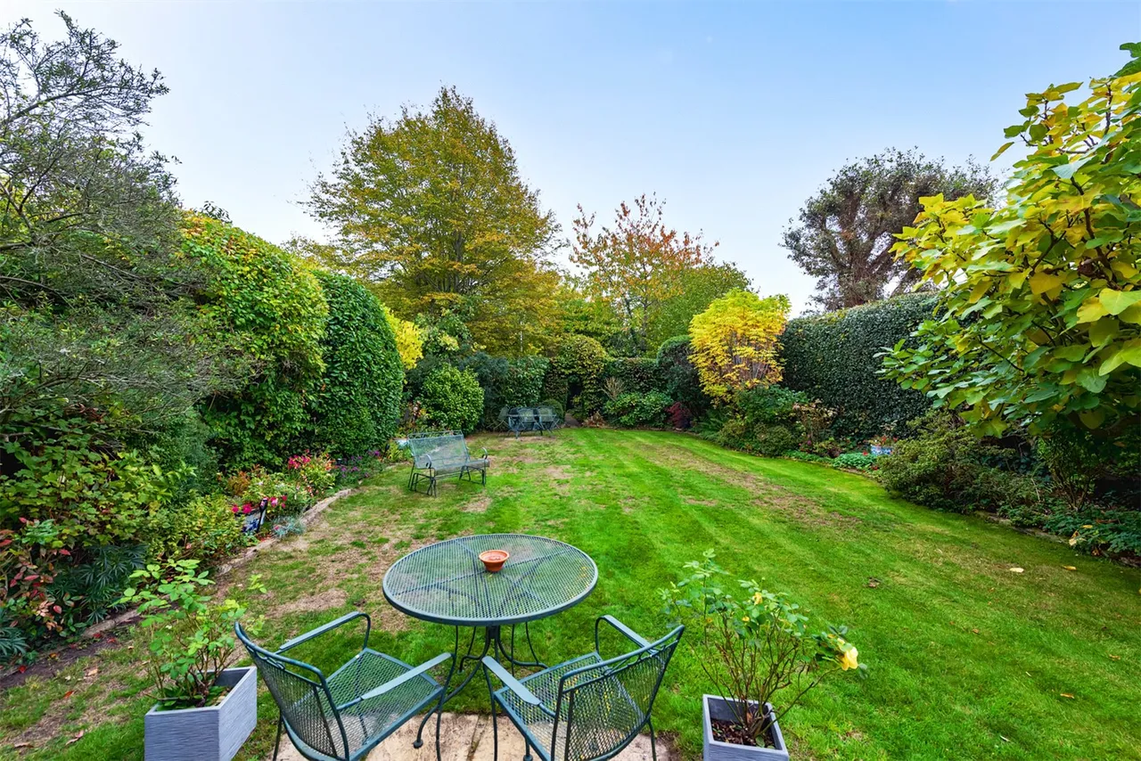 Potley Hill Road, Yateley, Hampshire, GU46 6AG, photo 4