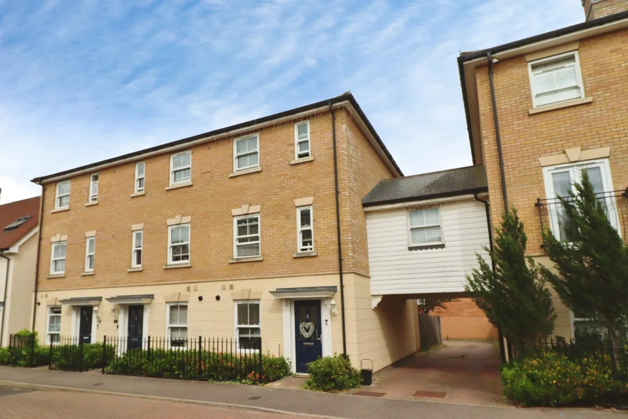 4 bed house for sale, Buckthorn Road, Dunmow, CM6