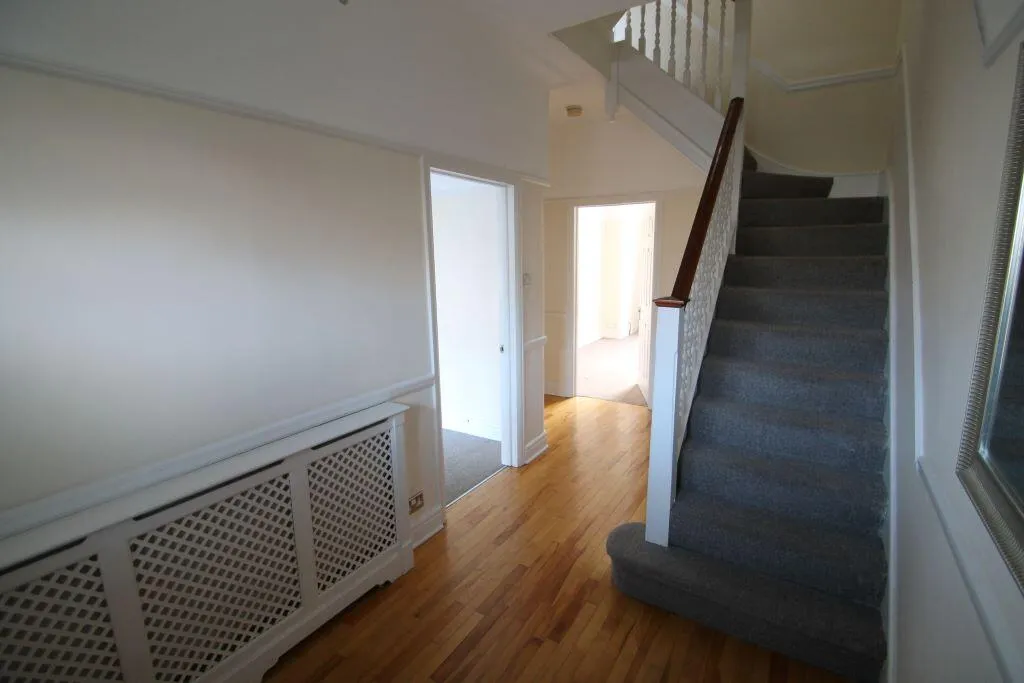 Seagry Road, London, photo 3