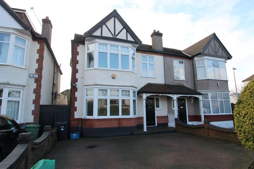Seagry Road, London, photo 2