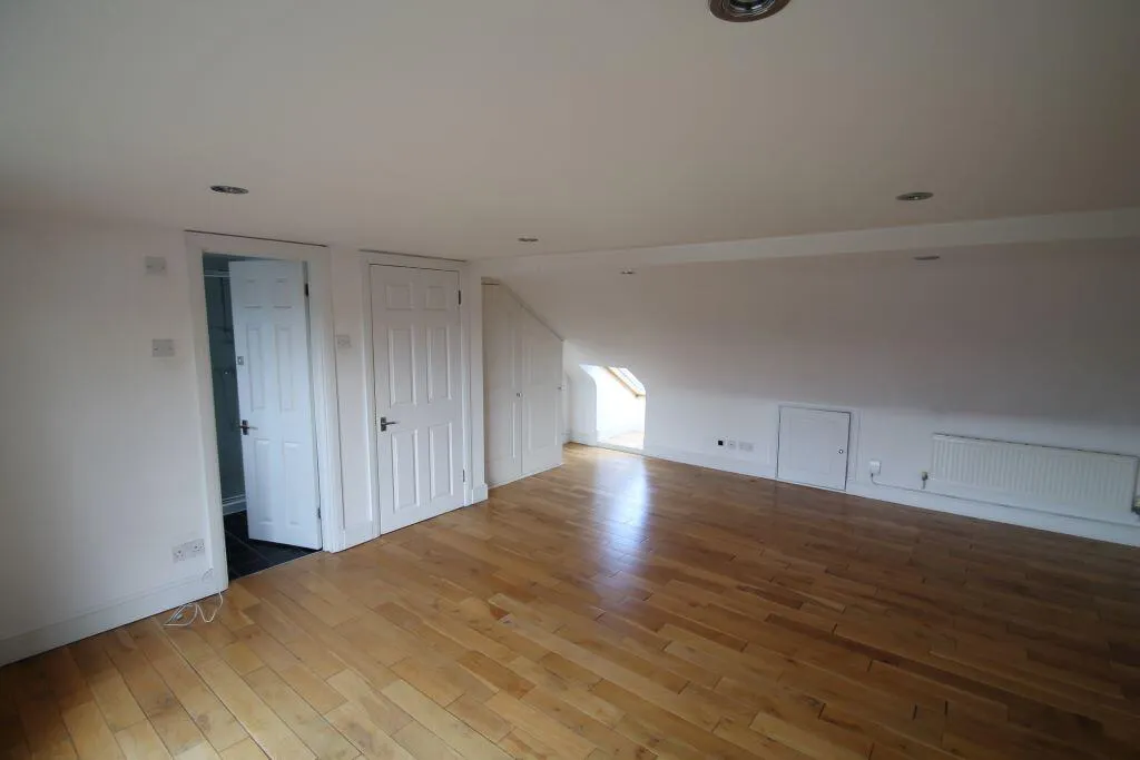 Seagry Road, London, photo 15
