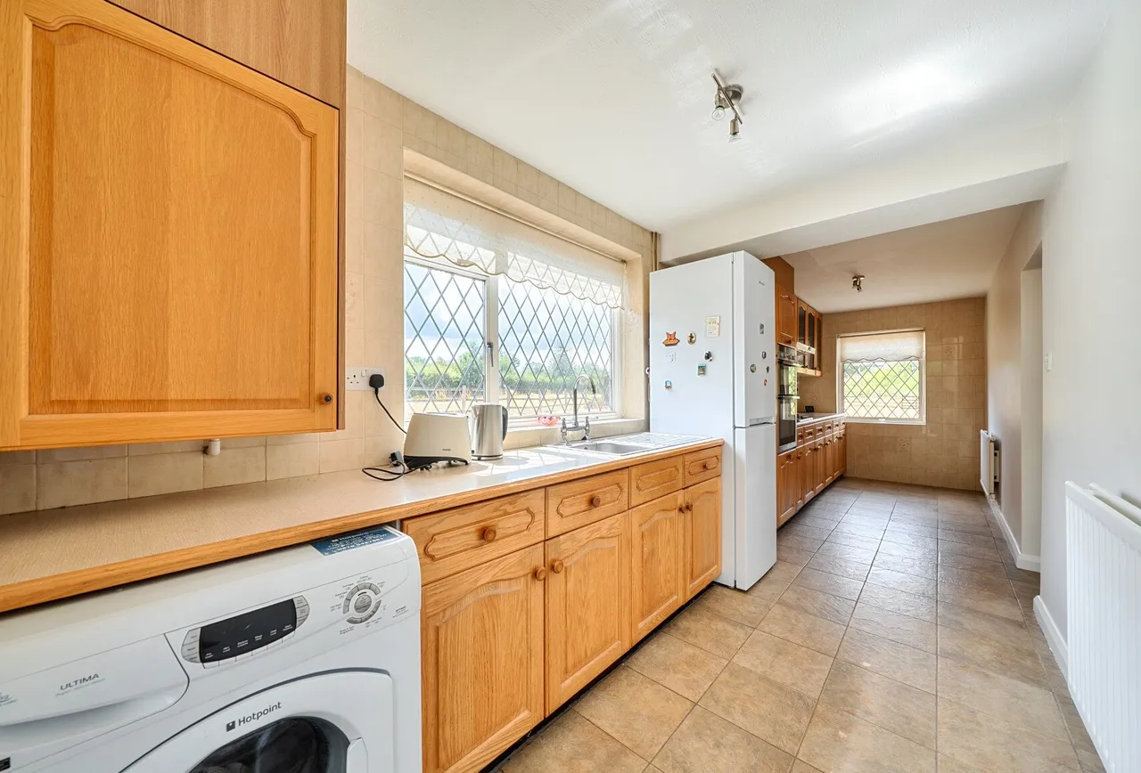 Nursery Lane, Surrey, Hookwood, RH6 0HG, photo 9