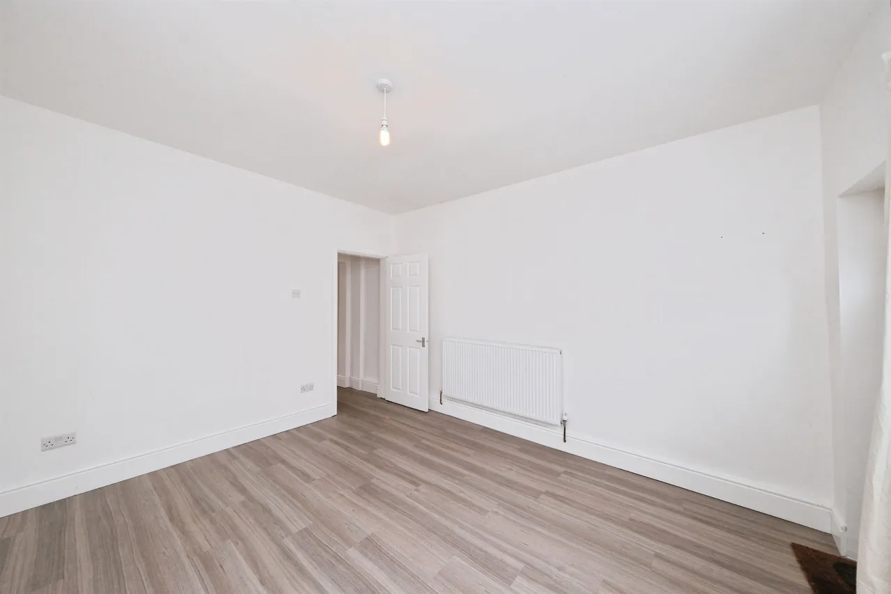 Hunloke Road, Holmewood, Chesterfield, photo 3
