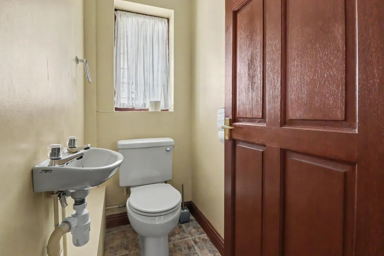 Oakhurst Crescent, Stoke-On-Trent, photo 15