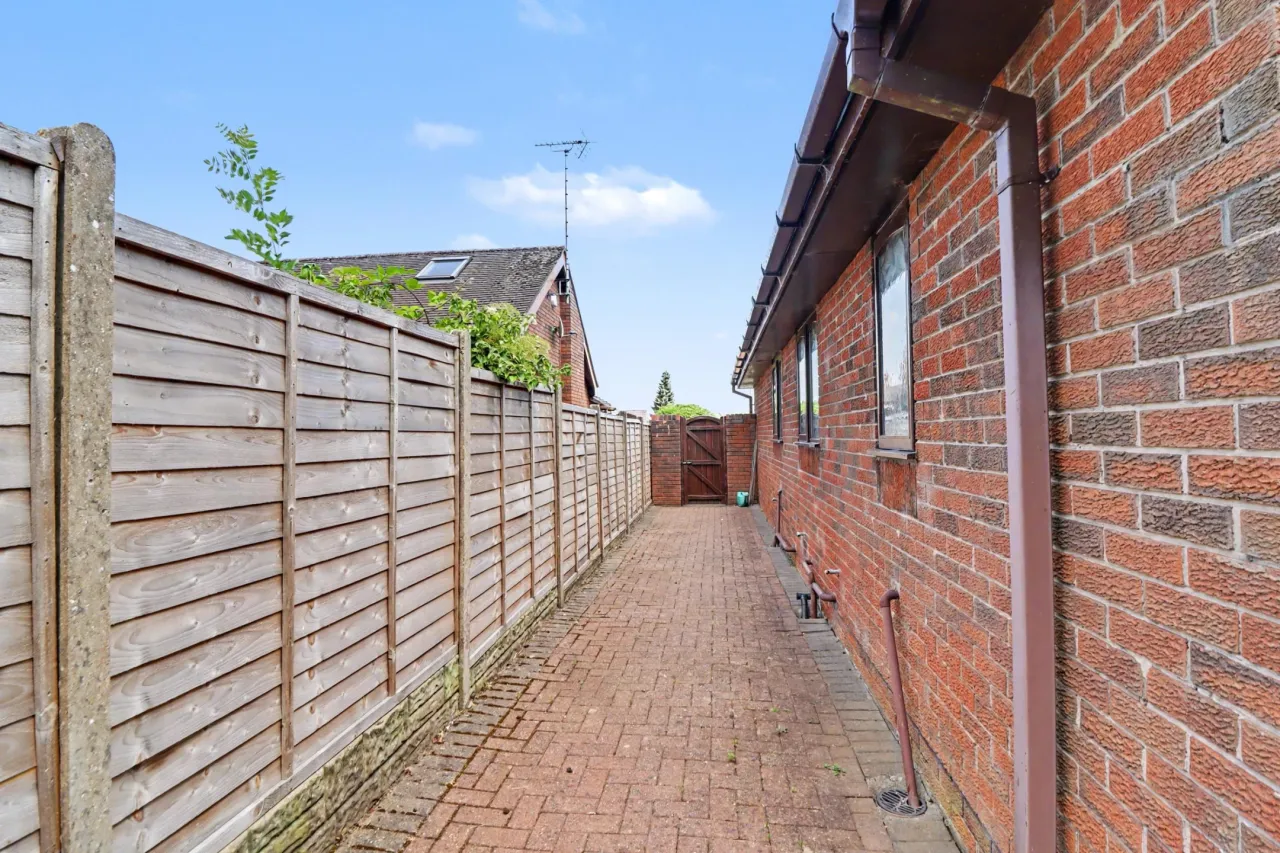 Oakhurst Crescent, Stoke-On-Trent, photo 21