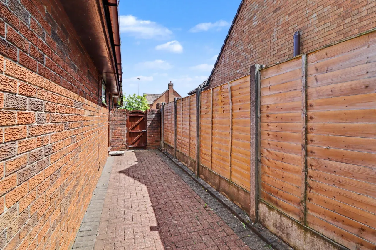 Oakhurst Crescent, Stoke-On-Trent, photo 23
