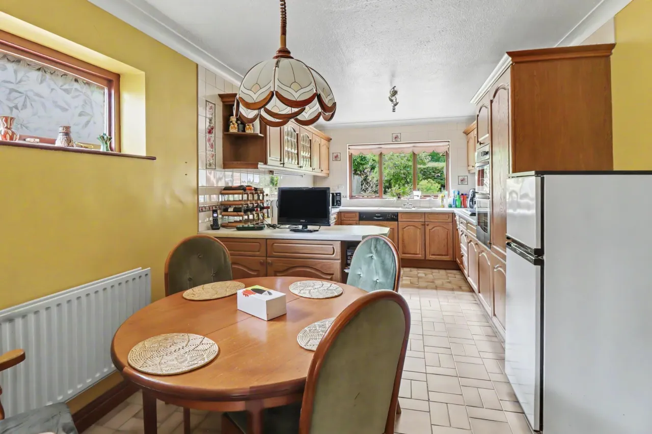 Oakhurst Crescent, Stoke-On-Trent, photo 5