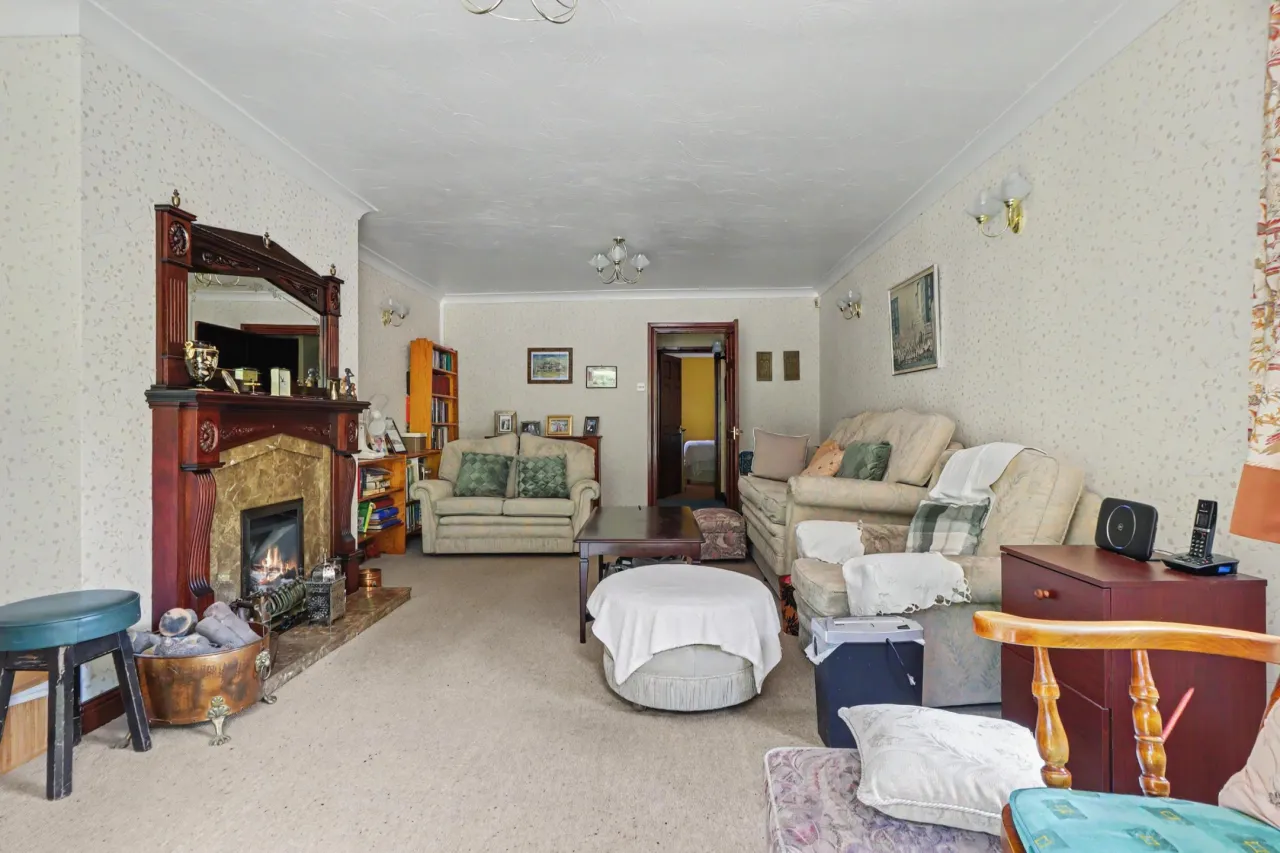 Oakhurst Crescent, Stoke-On-Trent, photo 3
