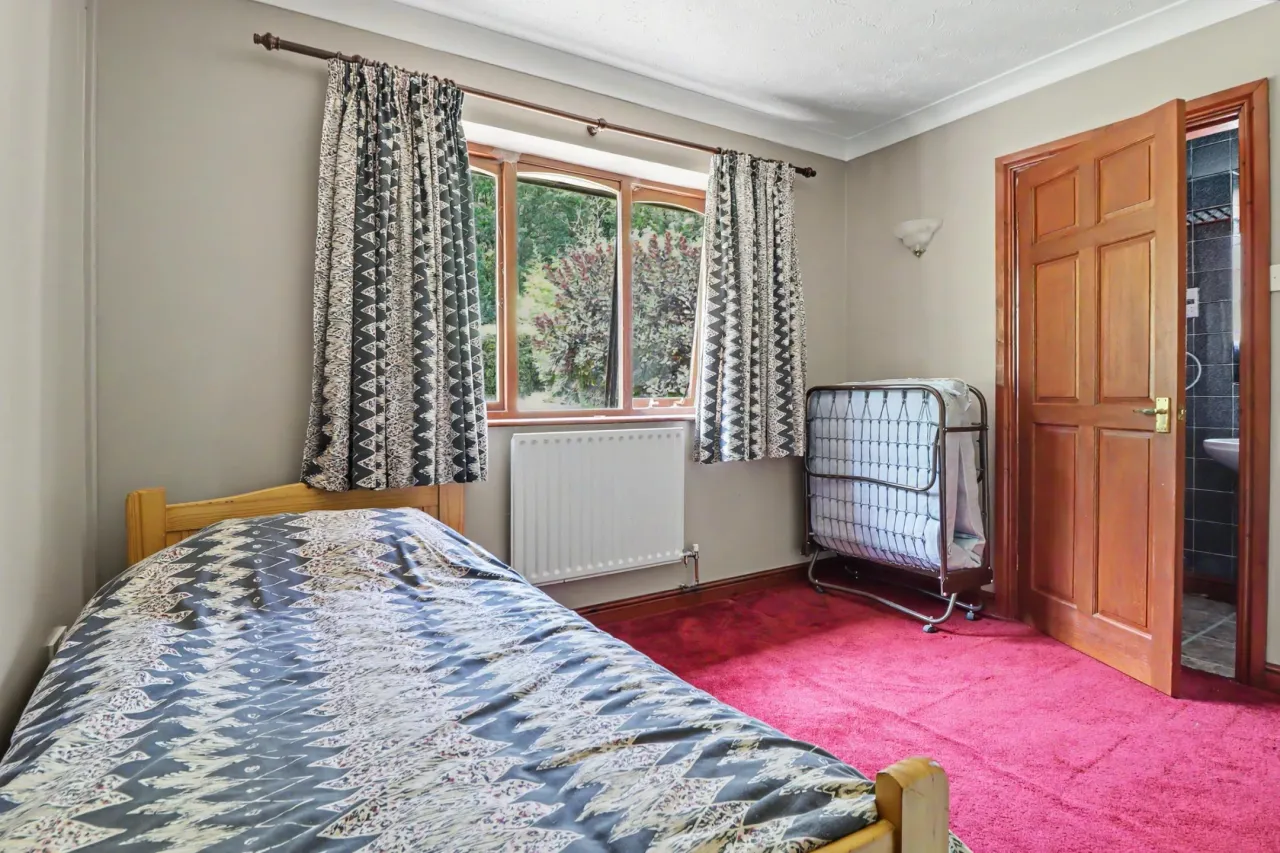 Oakhurst Crescent, Stoke-On-Trent, photo 10