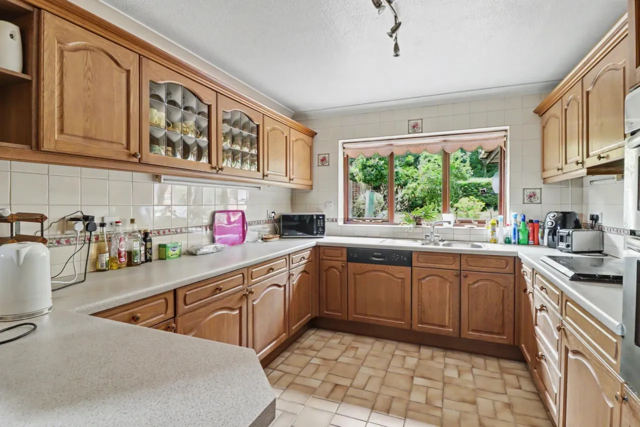 Oakhurst Crescent, Stoke-On-Trent, photo 4