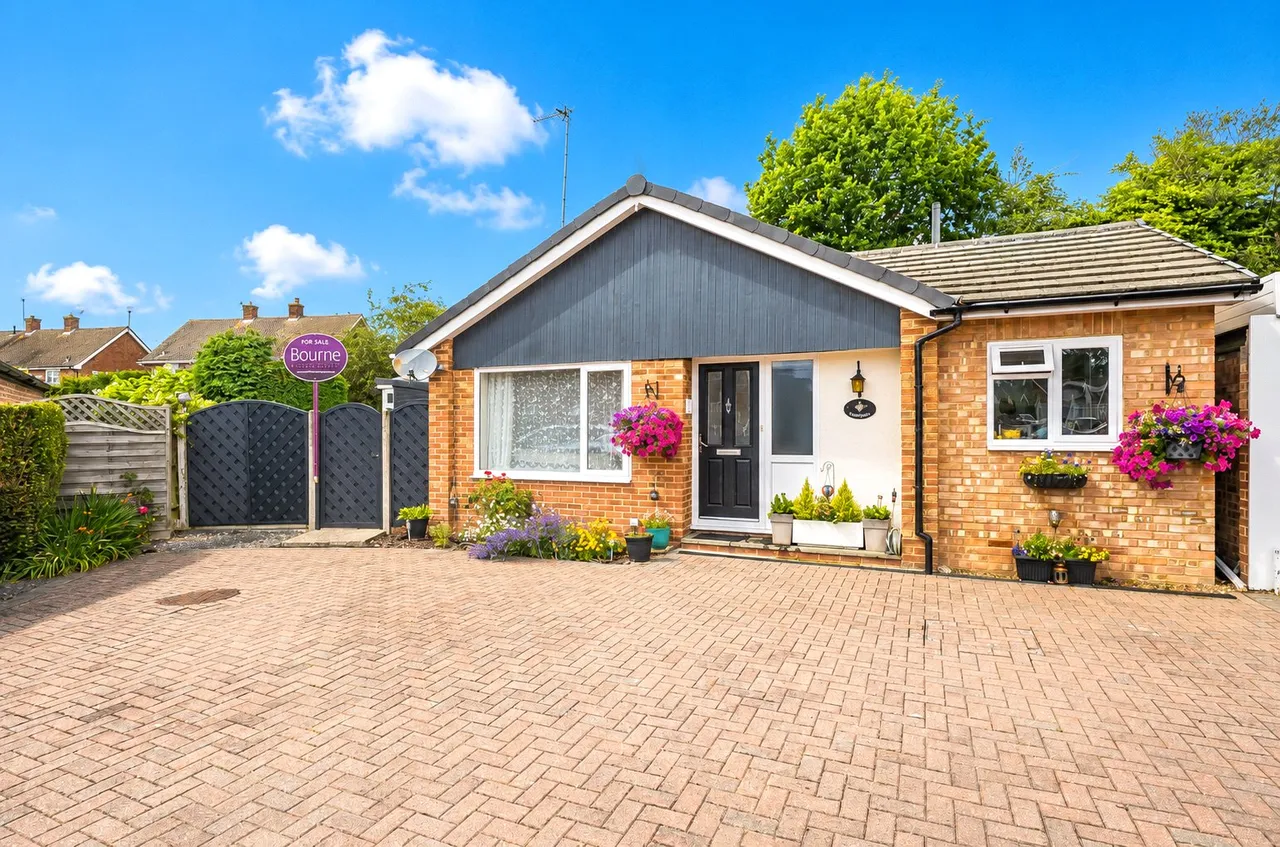 2 bed house for sale, Ewins Close, Ash, GU12
