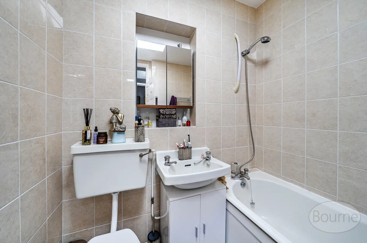 Ewins Close, Ash, GU12, photo 18