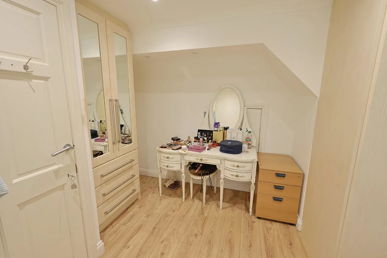 Kings Drive, Edgware, photo 16