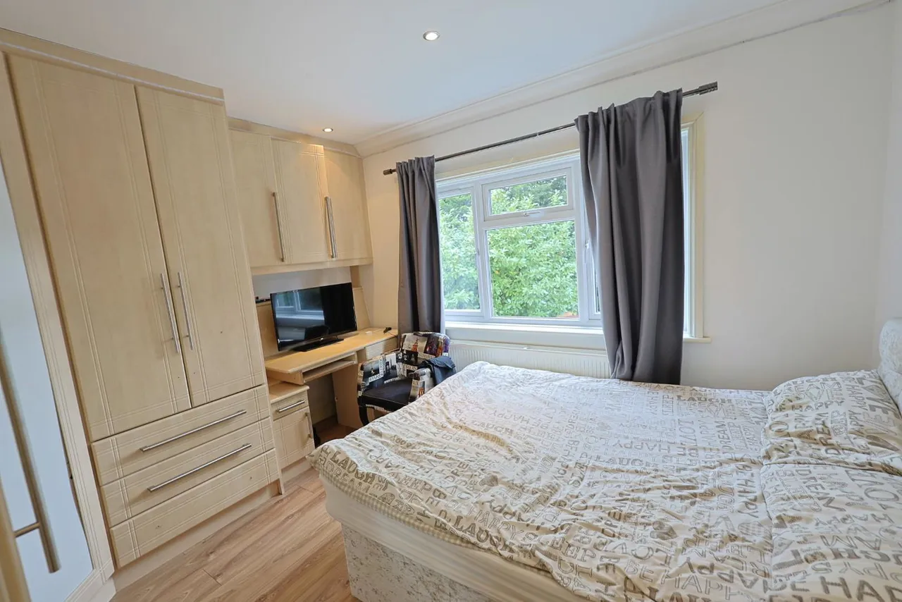 Kings Drive, Edgware, photo 7