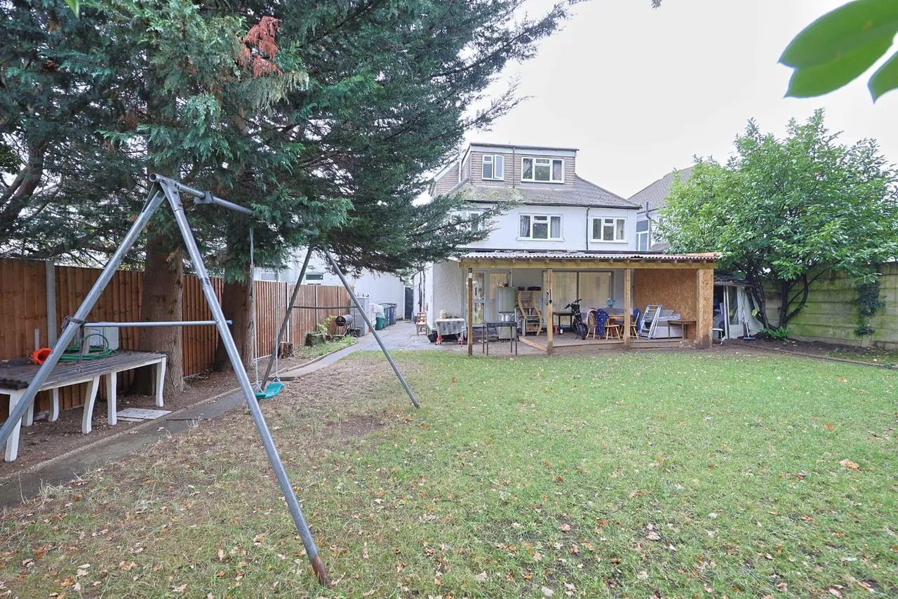 Kings Drive, Edgware, photo 20