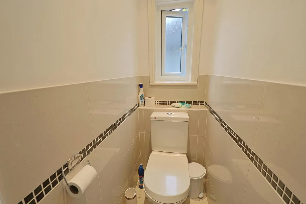 Kings Drive, Edgware, photo 9