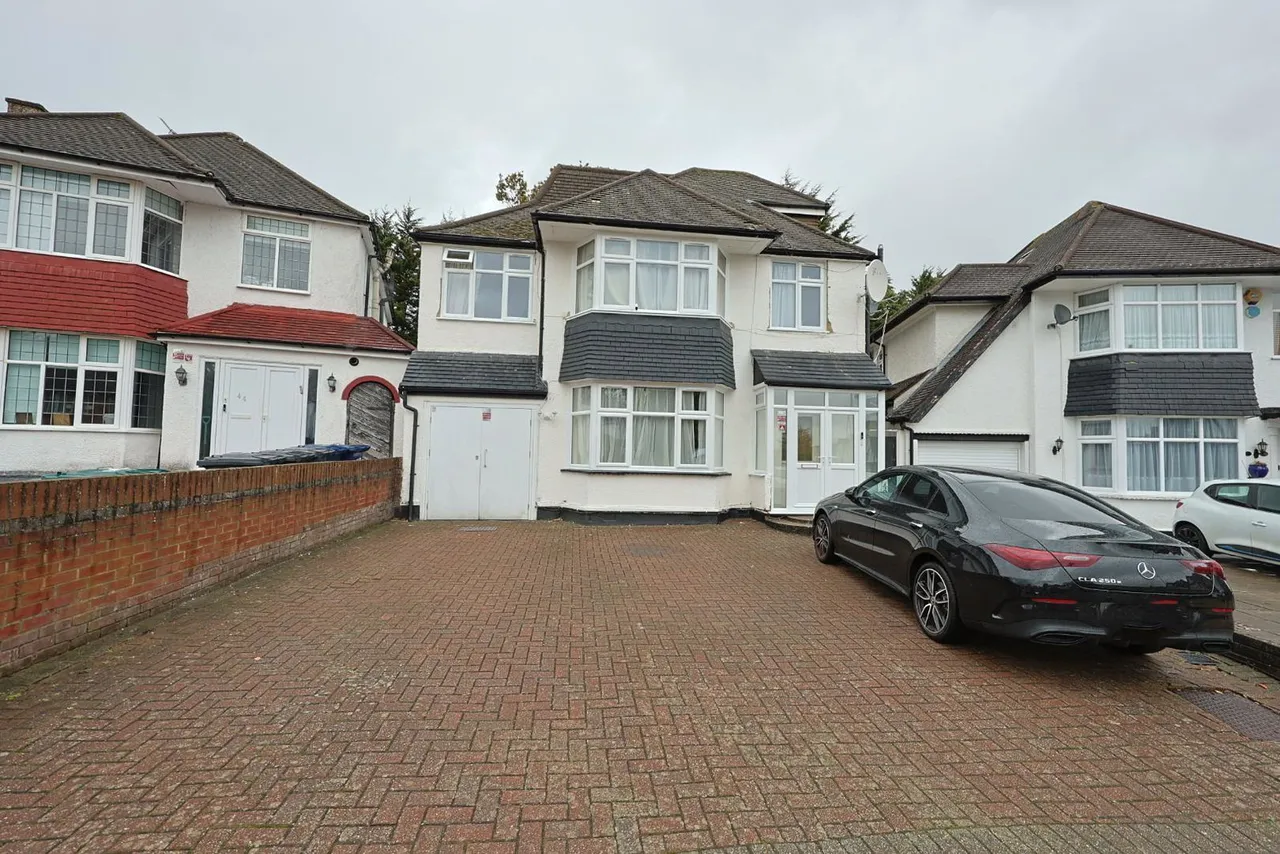5 bed house for sale, Kings Drive, Edgware