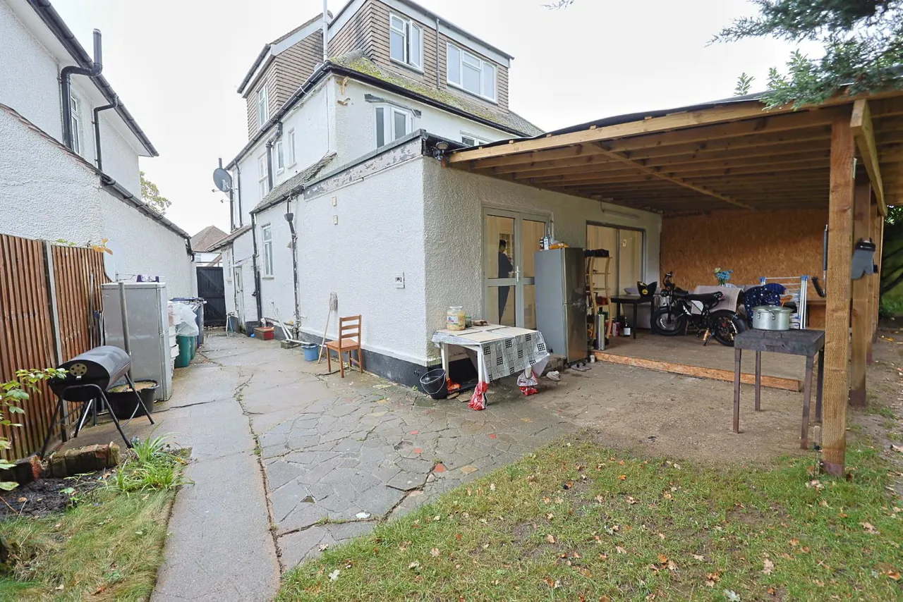 Kings Drive, Edgware, photo 18
