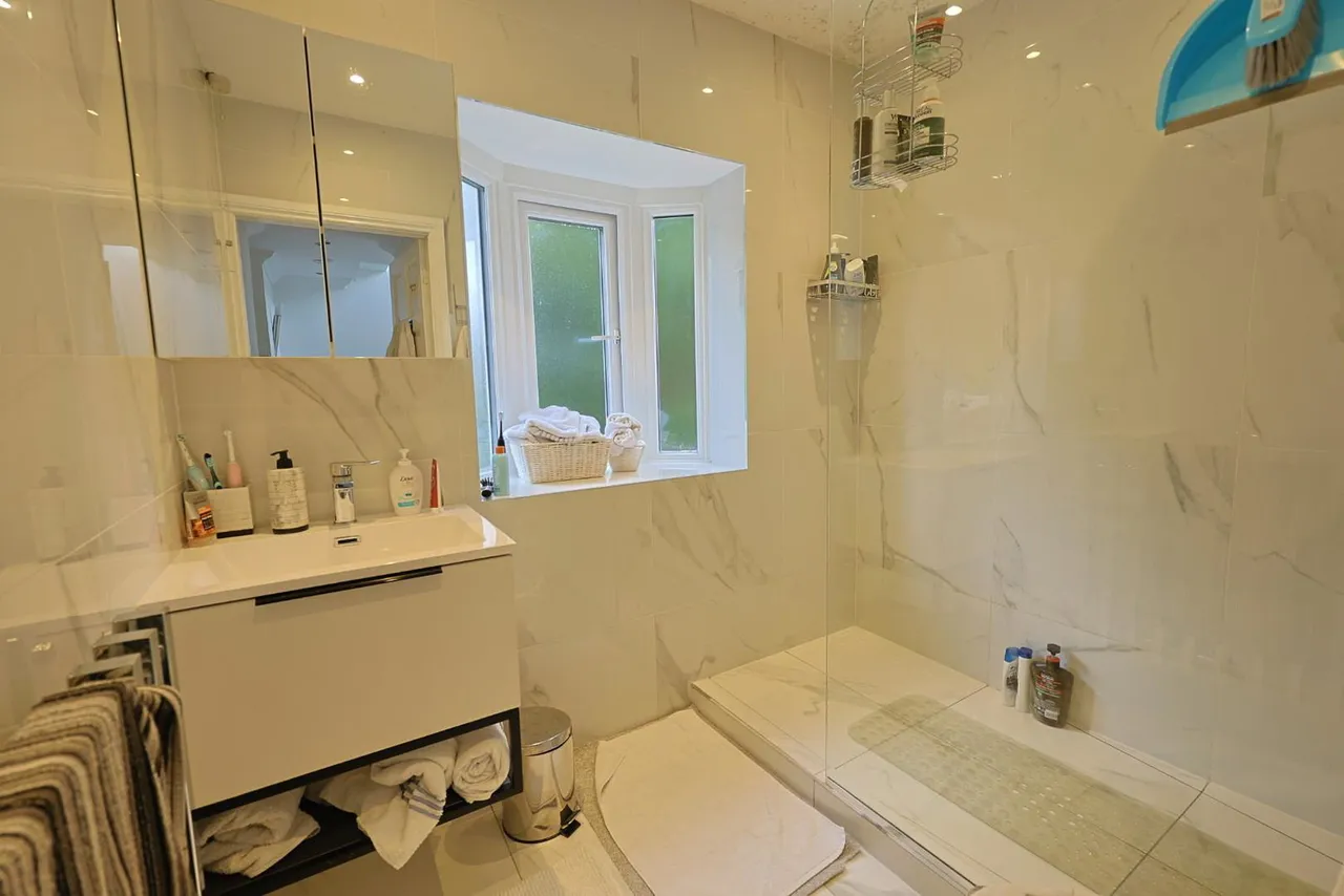 Kings Drive, Edgware, photo 8